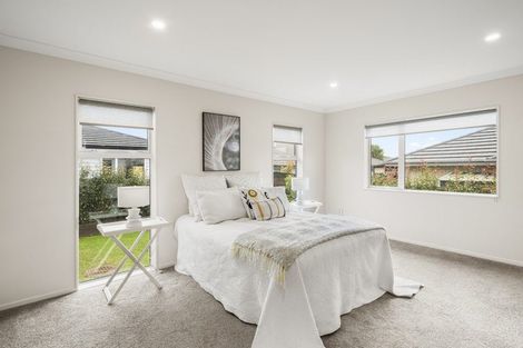 Photo of property in 16 Twin Parks Rise, Papakura, 2110