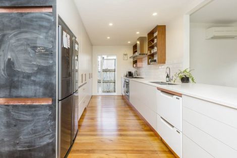 Photo of property in 64 Pinehaven Road, Pinehaven, Upper Hutt, 5019