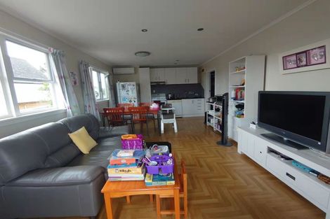 Photo of property in 1/9 Titoki Street, Te Atatu Peninsula, Auckland, 0610