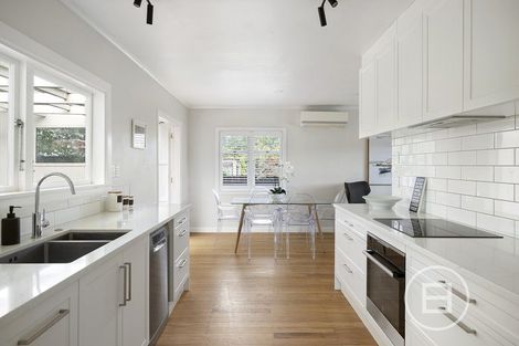 Photo of property in 1/17 Hillcrest Avenue, Hillcrest, Auckland, 0627