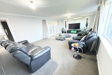 Photo of property in 51 Rua Road, Glen Eden, Auckland, 0602