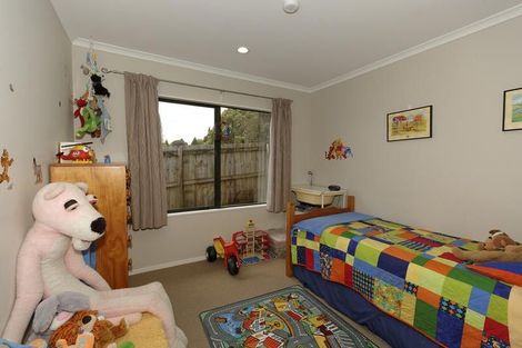 Photo of property in 10a Rena Place, West Harbour, Auckland, 0618