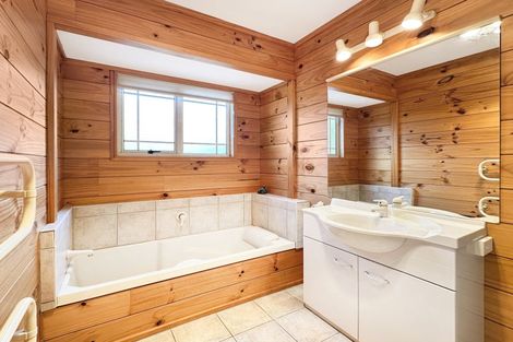 Photo of property in 31 Angela Place, Kinloch, Taupo, 3377