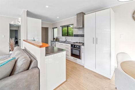 Photo of property in 1/70 William Bayes Place, Red Beach, 0932