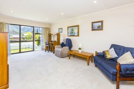Photo of property in 2/50 Kowhai Avenue, Ebdentown, Upper Hutt, 5018