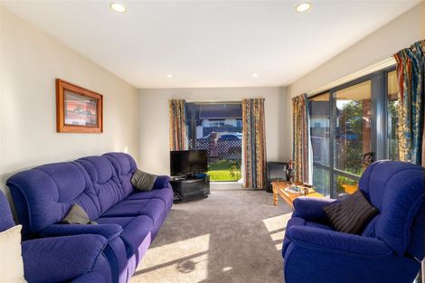 Photo of property in 8 Carinya Lane, Heathcote Valley, Christchurch, 8022