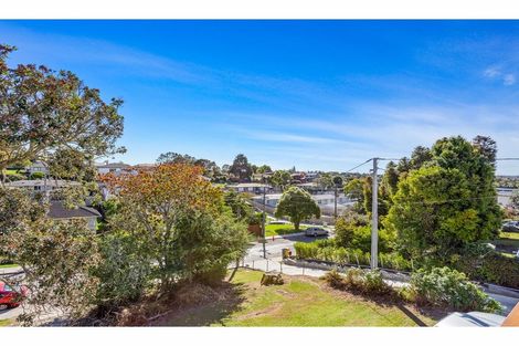 Photo of property in 32 Tomo Street, New Lynn, Auckland, 0600