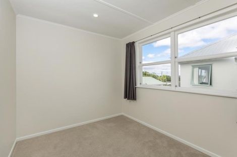Photo of property in 1/862 East Coast Road, Northcross, Auckland, 0630