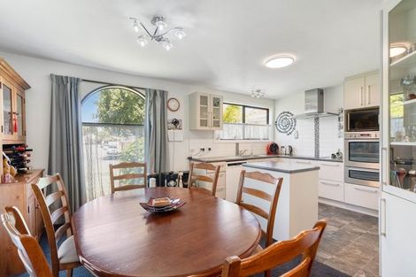 Photo of property in 15 Resolution Place, Bryndwr, Christchurch, 8053