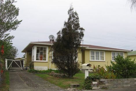 Photo of property in 25 Tararua Terrace, Cloverlea, Palmerston North, 4412