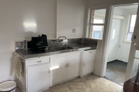 Photo of property in 174 Onewa Road, Northcote, Auckland, 0626