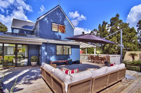 Photo of property in 111 Daffodil Street, Titirangi, Auckland, 0604