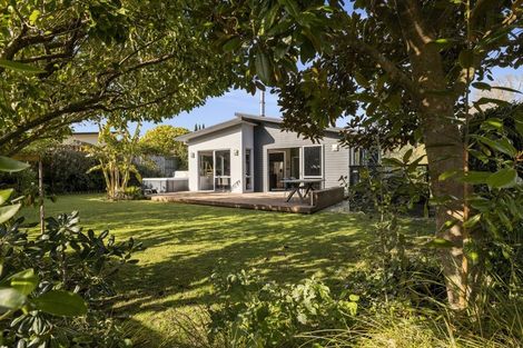 Photo of property in 16 Eagle Street, Welcome Bay, Tauranga, 3112
