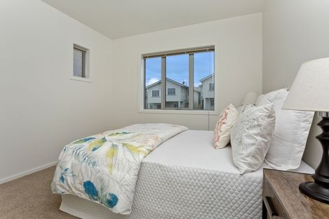 Photo of property in 5/4 John Jennings Drive, Oteha, Auckland, 0632