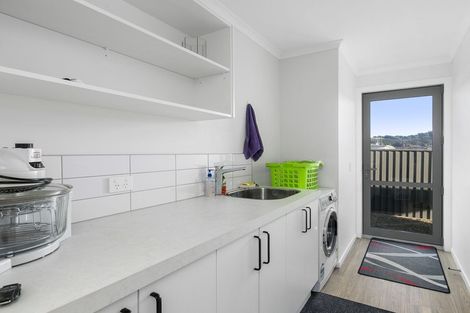 Photo of property in 33 Silver Springs Boulevard, Mosgiel, 9024