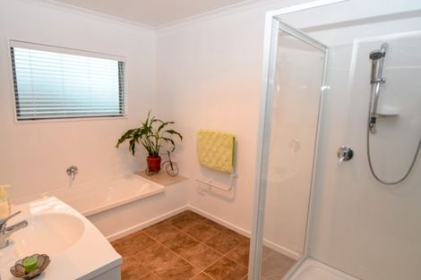 Photo of property in 13 Tararua Crescent, Carterton, 5713