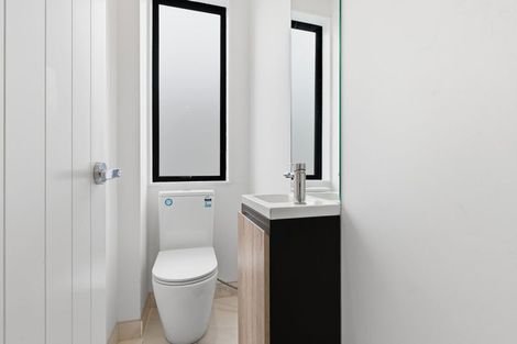 Photo of property in 2/19 Kingdale Road, Henderson, Auckland, 0610