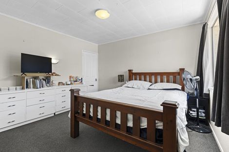 Photo of property in 2/12 Ambury Place, Merrilands, New Plymouth, 4312