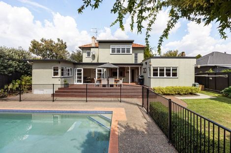 Photo of property in 14 Maeroa Road, Beerescourt, Hamilton, 3200