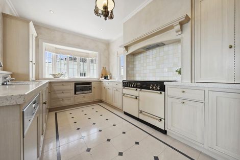 Photo of property in 56 Queen Street, Northcote Point, Auckland, 0627