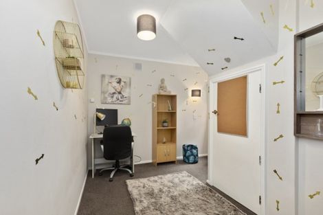 Photo of property in 140a Kamahi Street, Stokes Valley, Lower Hutt, 5019