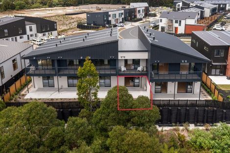 Photo of property in 2/1 Parapara Place, Albany, 0632