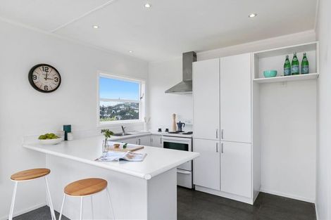 Photo of property in 2/27 Winston Street, Crofton Downs, Wellington, 6035