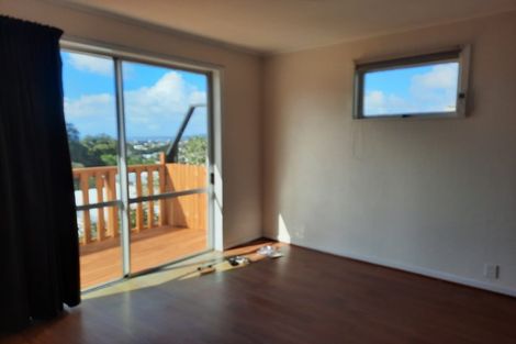 Photo of property in 321 Glenfield Road, Glenfield, Auckland, 0629