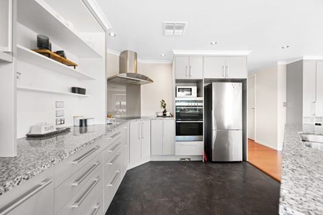 Photo of property in 16 Hampshire Court, Flagstaff, Hamilton, 3210