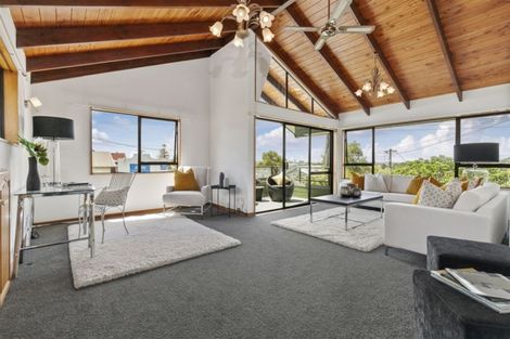 Photo of property in 2/20a Old Lake Road, Narrow Neck, Auckland, 0624