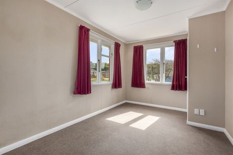 Photo of property in 4 Brown Grove, Ranui, Porirua, 5024