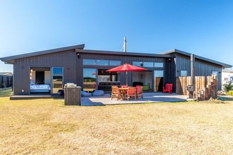 Photo of property in 18 Story Street, Foxton Beach, Foxton, 4815