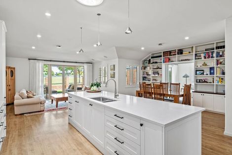 Photo of property in 27 Providence Place, Redwood, Christchurch, 8051