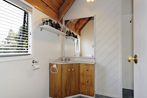 Photo of property in 111 Daffodil Street, Titirangi, Auckland, 0604