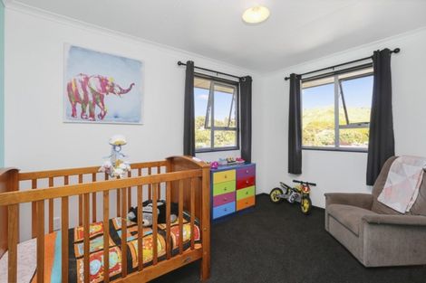 Photo of property in 7 Oawai Place, Marfell, New Plymouth, 4310