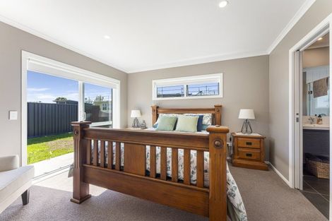 Photo of property in 19 Enereta Road, Otaki, 5512