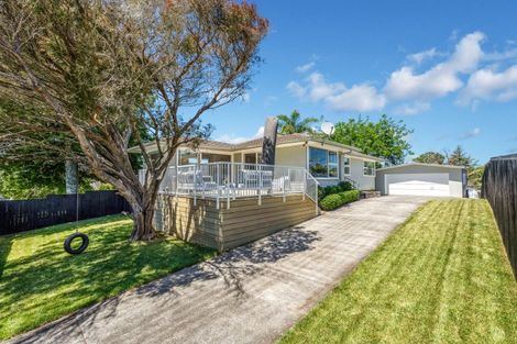 Photo of property in 17 Advene Road, Cockle Bay, Auckland, 2014