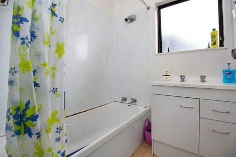 Photo of property in 2/38 Maplesden Drive, Clendon Park, Auckland, 2103