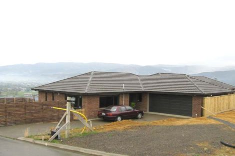 Photo of property in 22 James Nairn Grove, Riverstone Terraces, Upper Hutt, 5018