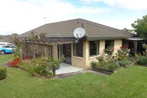 Photo of property in 6 Lantana Road, Green Bay, Auckland, 0604