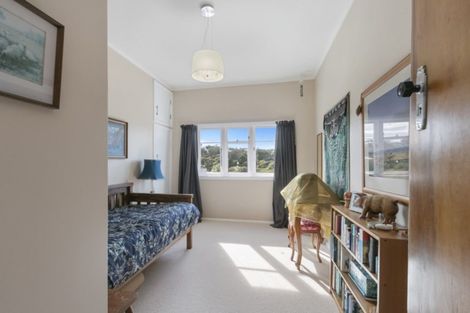 Photo of property in 132 Miromiro Road, Normandale, Lower Hutt, 5010