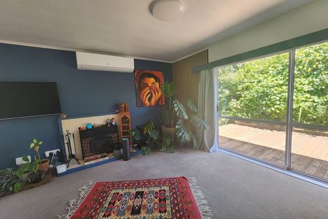 Photo of property in 92 Ruskin Road, Newlands, Wellington, 6037