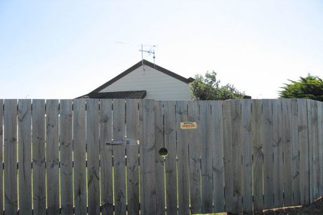 Photo of property in 2 Rosewood Place, Paraparaumu, 5032