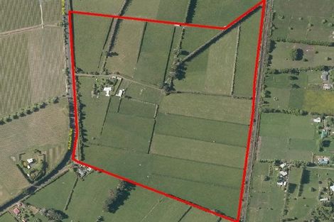 Photo of property in 749 Waitakere Road, Kumeu, 0891