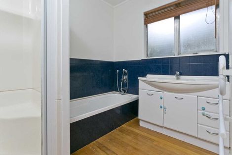 Photo of property in 7 Heather Place, Sunnynook, Auckland, 0620