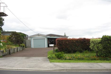 Photo of property in 21 Roberts Road, Matakatia, Whangaparaoa, 0930