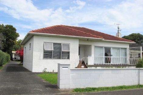 Photo of property in 2/11 Waterfront Road, Mangere Bridge, Auckland, 2022