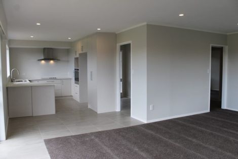Photo of property in 2/33 Tyrian Close, Half Moon Bay, Auckland, 2012