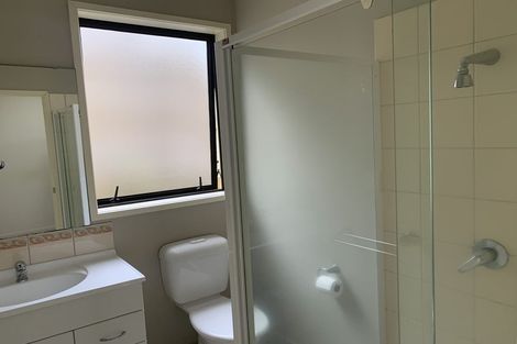 Photo of property in 2a Castleton Drive, Howick, Auckland, 2014