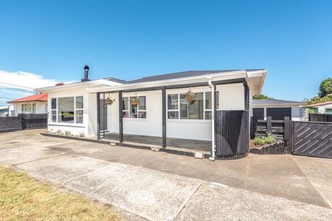Photo of property in 27 Hood Street, Castlecliff, Whanganui, 4501